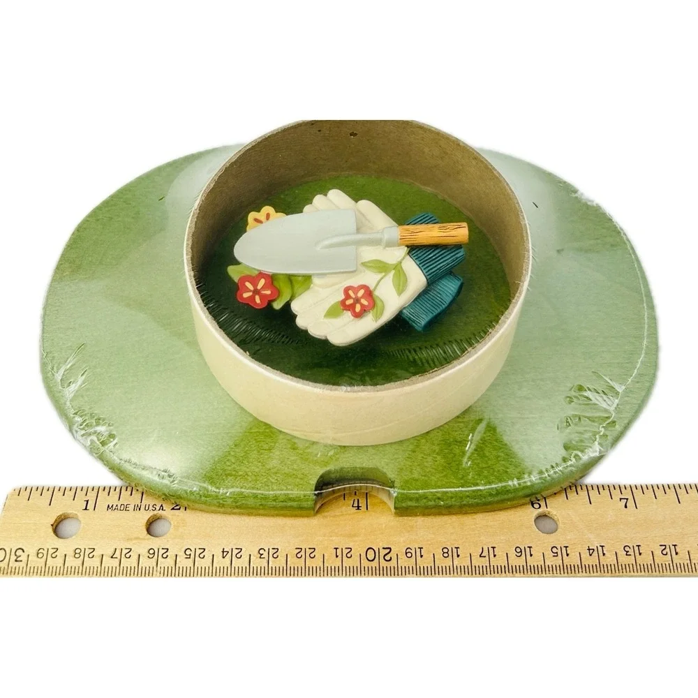 Longaberger 2013 Mothers Day Basket WoodCrafts Lid with Gardening Knob Sealed